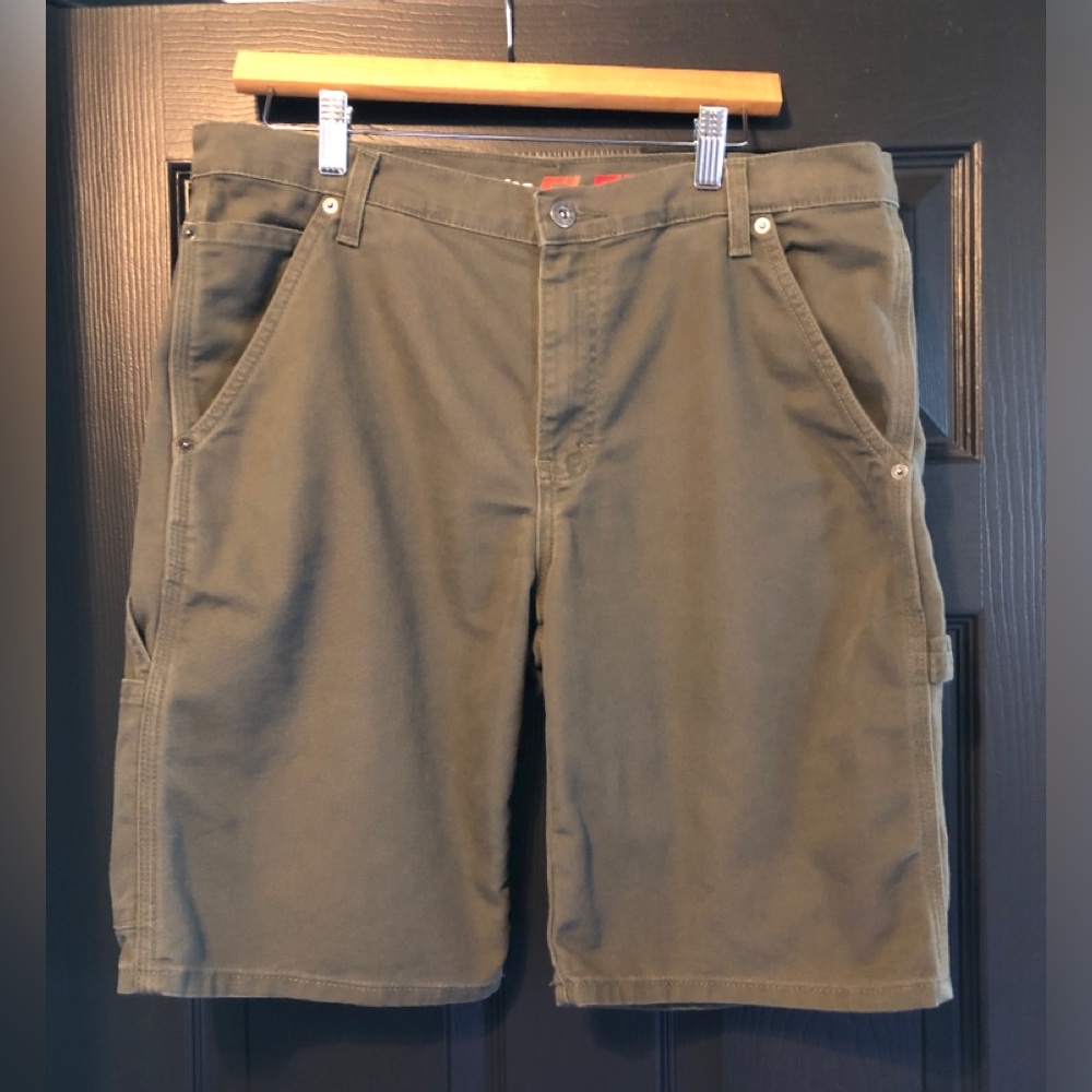 Dickies FLEX Work Utility Shorts- Olive Green and Red Logo
Size 34
Worn once